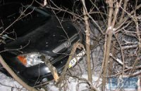 ДТП в Киеве: джип упал в кювет, водитель загадочно исчез
