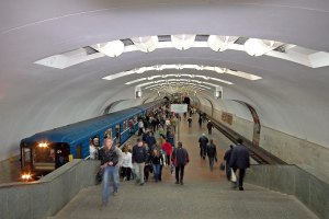 Украинец упал на рельсы в московском метро