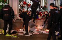 В Москве полицейские растоптали мемориал у посольства Беларуси
