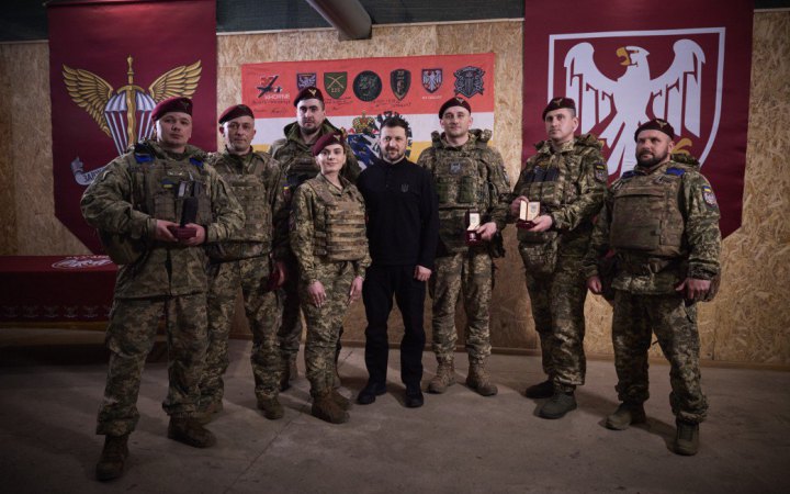 Володимир Зеленський відвідав на Сумщині морських піхотинців та бійців ДШВ