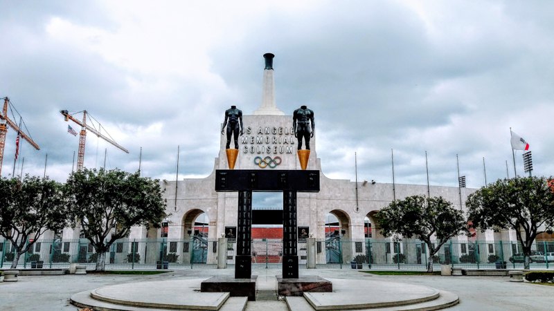 Стадіон ‘Меморіал Колізеум’, створений у 1921 році як меморіал ветеранам Першої світової війни.