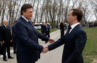 Янукович ждет Медведева осенью в Донецке