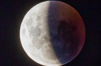 Самое продолжительное почти за 600 лет лунное затмение онлайн