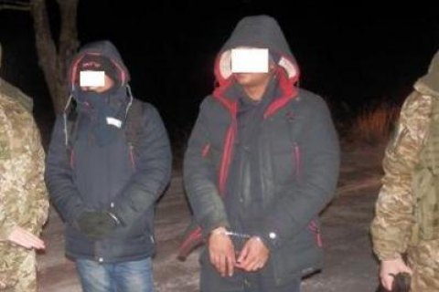 Двоє нелегалів з Бенгладешу вночі намагалися в полі перетнути українсько-польський кордон