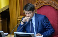 Разумков отрицает получение депутатами от "Слуги народа" доплат в конвертах