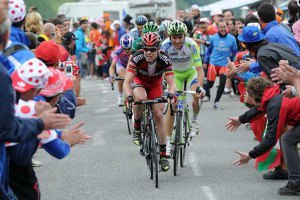 Велогонщик "Катюши" выиграл равнинный этап "Тур де Франс"