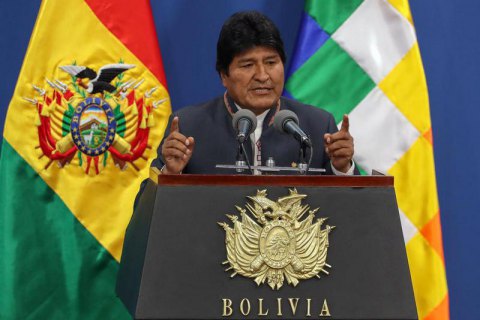 Президент Боливии на фоне массовых протестов объявил о перевыборах