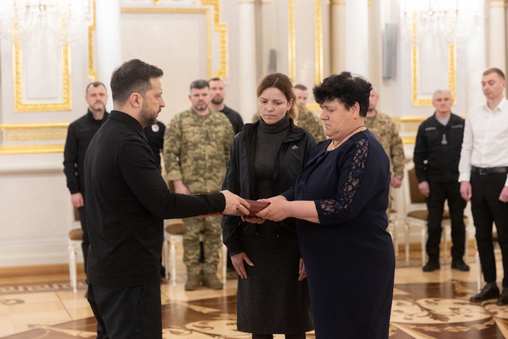 Вручення державних нагород рідним військовослужбовців