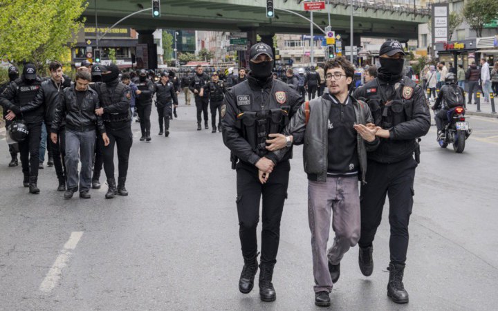 Поліція затримала сотні людей на першотравневих протестах у Стамбулі