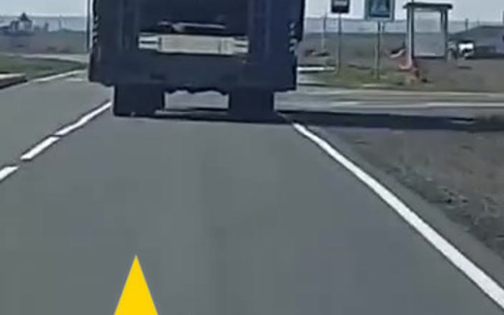 "АТЕШ": російські окупанти масово перекидають техніку в Криму