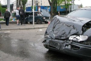 ДТП в Киеве: на Набережно-Крещатицкой Opel протаранил ВАЗ