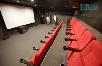 Кабмін зняв обмеження на кількість відвідувачів для кінозалів, театрів і церков