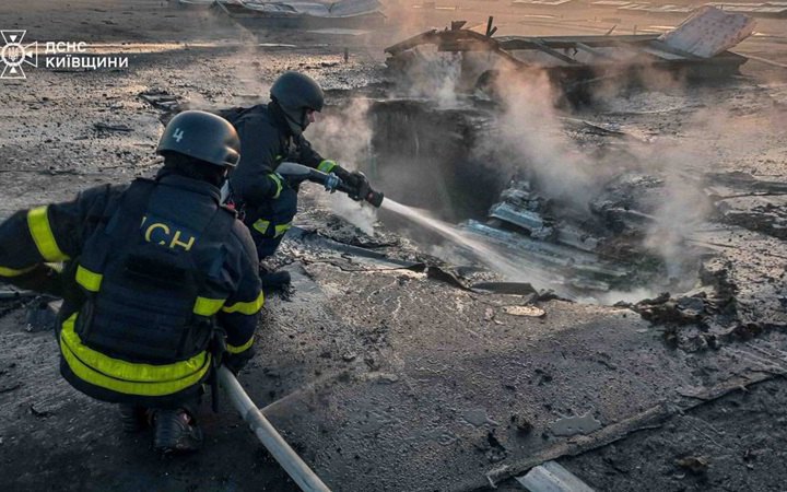 Унаслідок атаки російських безпілотників горіли склади на Білоцерківщині 