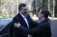 Медведев принял Януковича в резиденции Горки