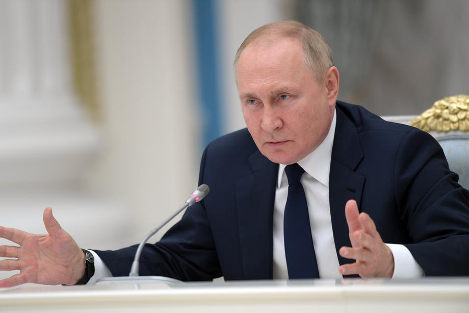 Путін під час зустрічі з лідерами фракцій Держдуми, 7 липня 2022.