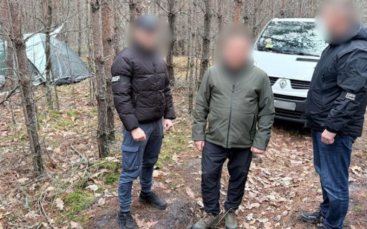 Суд відправив під варту начальника відділу Дарницького управління ГУНП, якого знайшли в лісі з вкраденими грошима