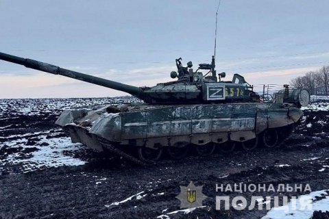 Поліція Харківщини знищила два російські танки в селищі Дергачі, яке зайняли окупанти