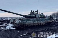 Поліція Харківщини знищила два російські танки в селищі Дергачі, яке зайняли окупанти