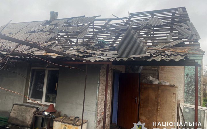 Учора окупанти обстріляли шість міст на Донеччині: пошкоджені будинки, дитячі садки і ангар