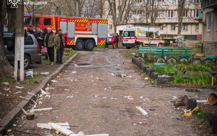 На Київщині в результаті вибуху газу в квартирі сталася пожежа, постраждав чоловік