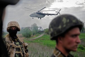 Во время атаки на украинский вертолет выжил один из пилотов, - Минобороны