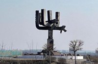 Росія обстріляла меморіал Голокосту Дробицький Яр на околиці Харкова