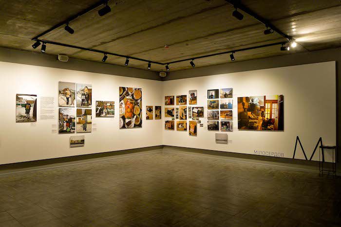 Роботи Валерія Мілосердова на виставці фотографічної резиденції у хмельницькій галереї Мaslo