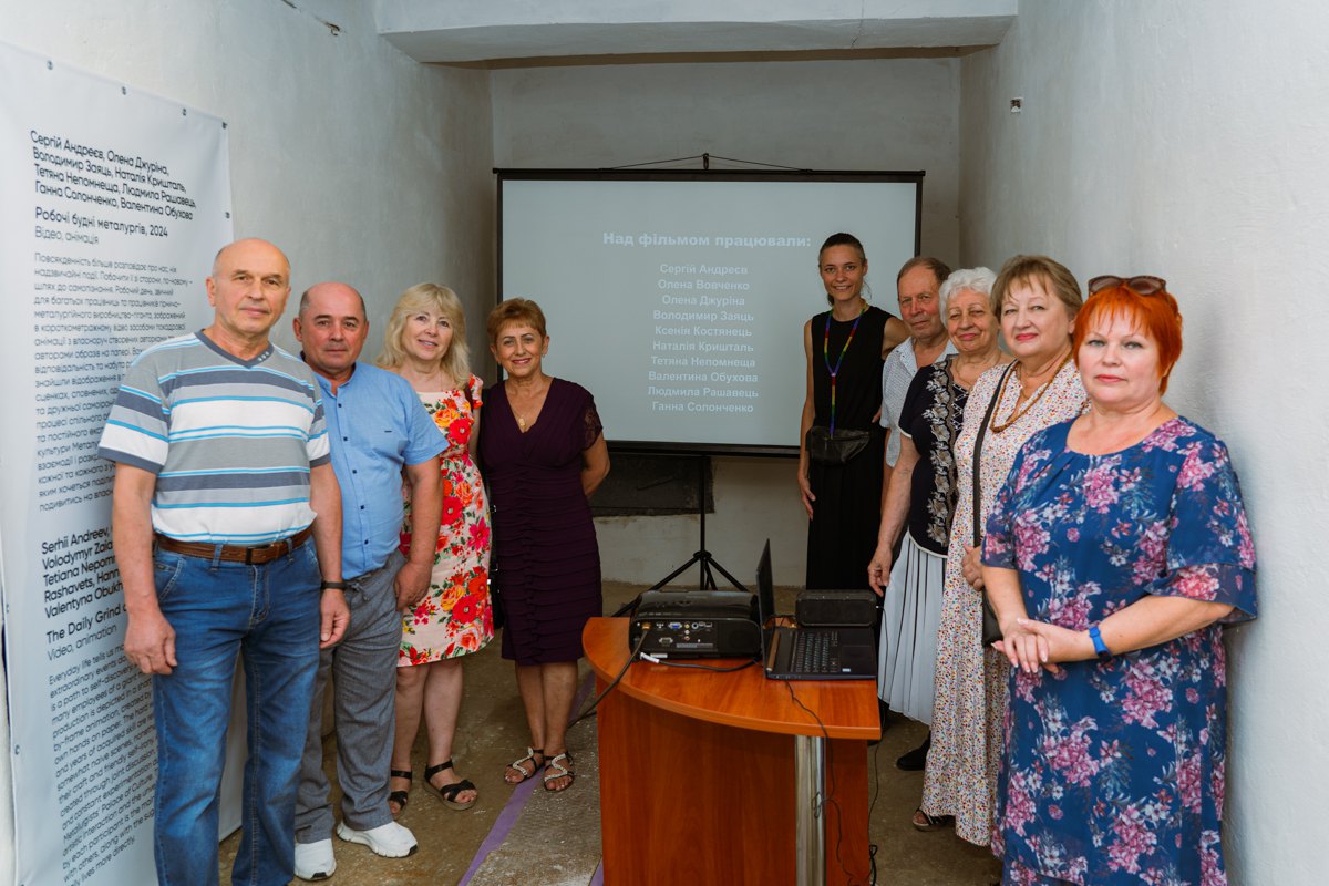 Під час виставки “Сонце сходить на заході”.