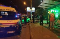 В Одесі авто влетіло в автобусну зупинку, постраждало 4 людей (оновлено)
