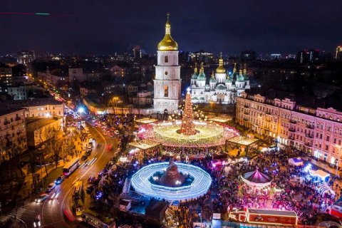 У Києві на Софійській площі відкрили головну ялинку країни