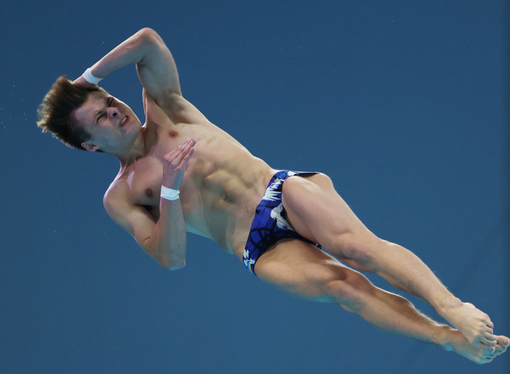 Олексій Середа виконує стрибок