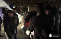 ДБР затримало шахрая, який вимагав у посадовця ТЦК $100 тис. доларів нібито для працівників Бюро