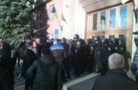 В Николаеве сепаратисты пытаются прорваться в здание ОГА 