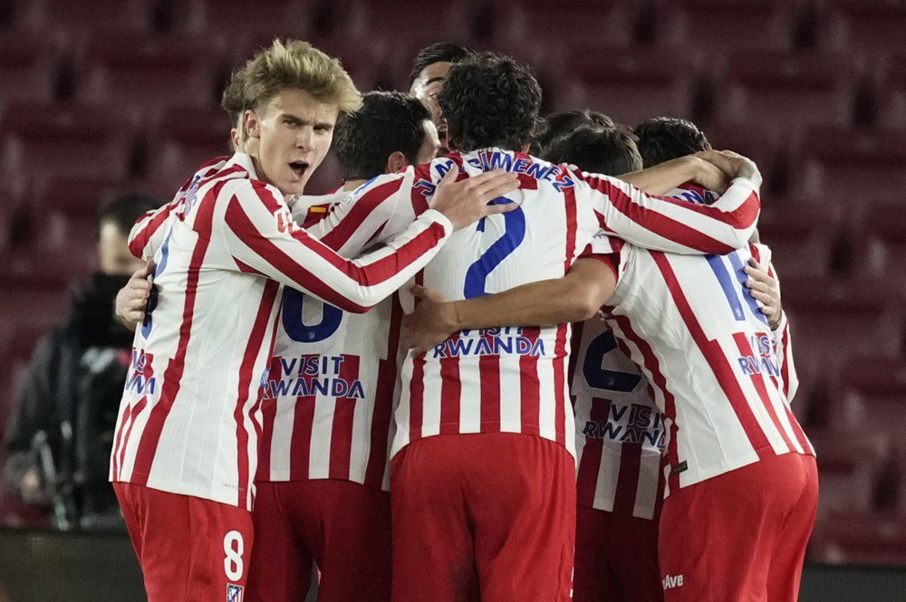 Футболісти «Атлетико» святкують гол