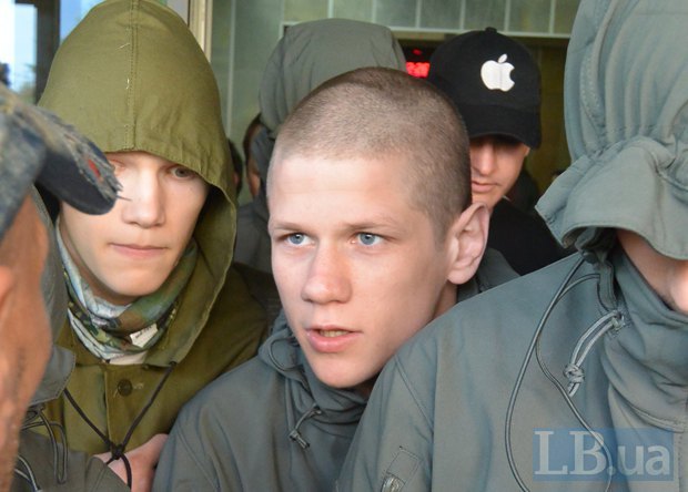 Второй опознанный - в кепке