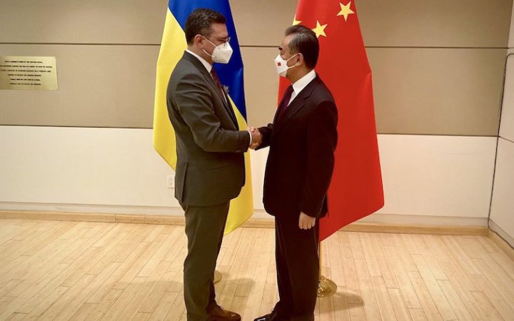 Кулеба провів зустріч з головою МЗС Китаю: “Колега підтвердив повагу до суверенітету і територіальної цілісності України”