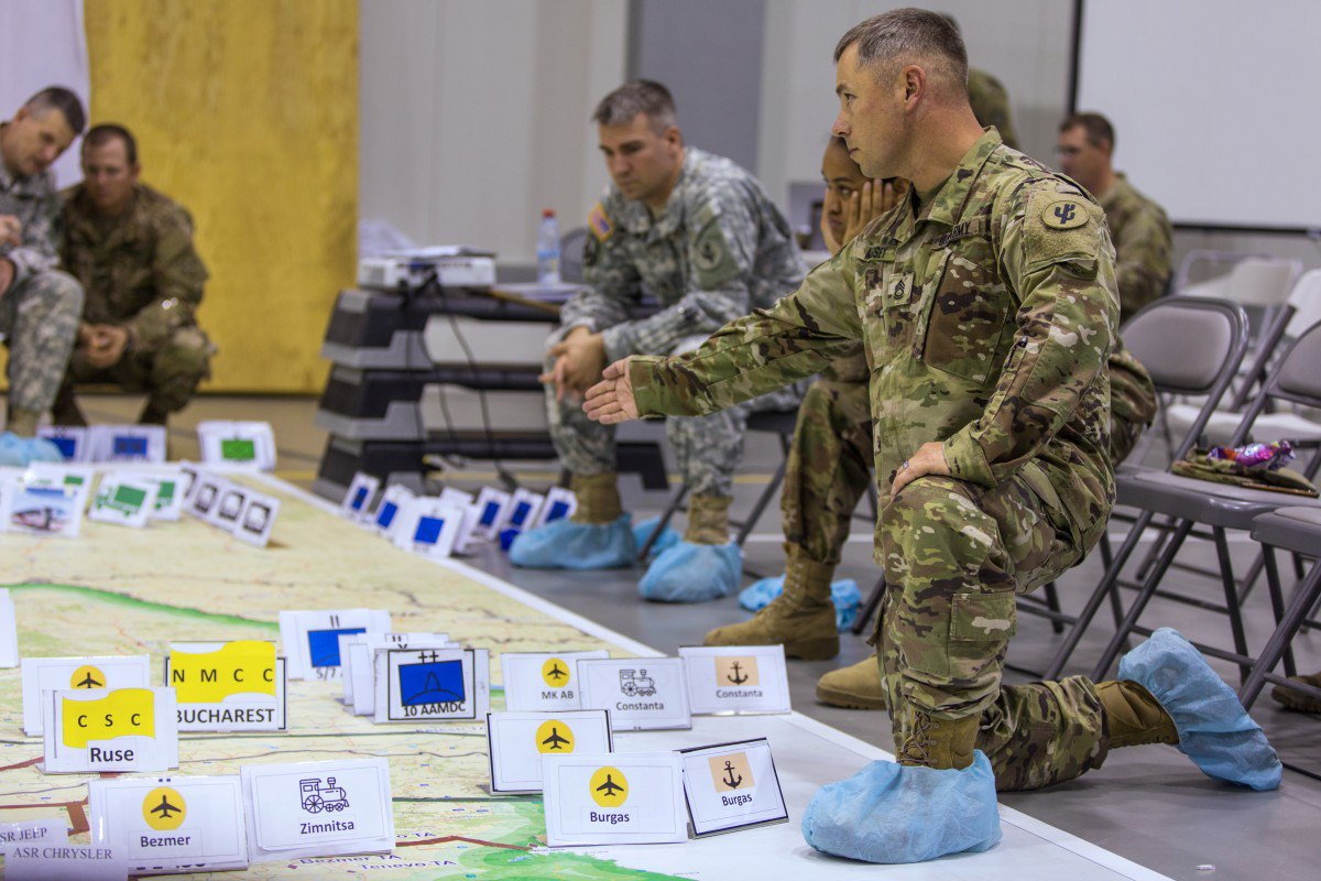 Програма для військовослужбовців армії США з підготовки командування місією, Форт-Лівенворті, штат Канзас.
