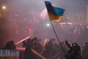 На Грушевского осталось около 2 тысяч протестующих