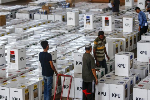 Минздрав Индонезии назвал причину массовой смерти членов избиркомов на выборах