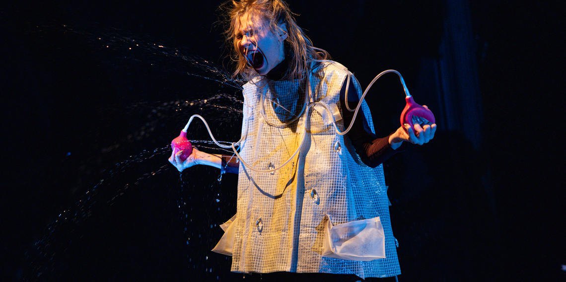 Вистава «Місячні»