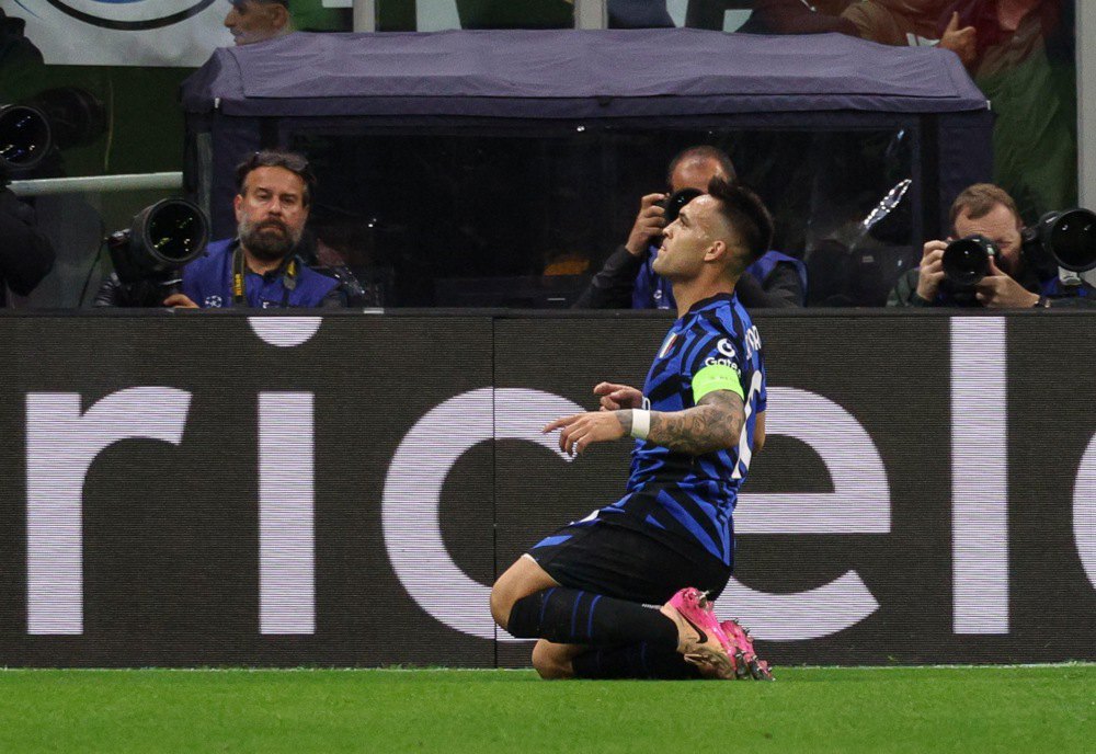 Мартінес святкує гол