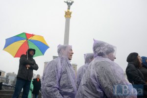 Украинцам завтра обещают теплую погоду, местами дожди
