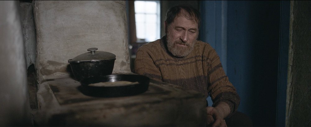 Кадр зі стрічки «Сірі бджоли» 