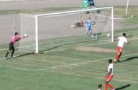 Молдавский голкипер забросил мяч в собственные ворота