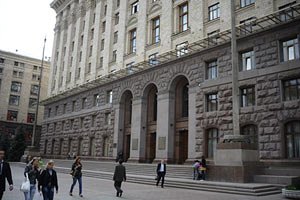 Київ залізе в борги