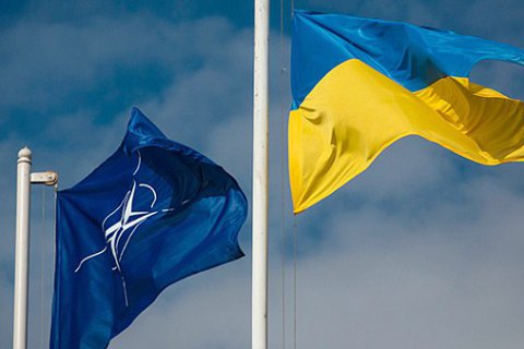 Україна просить у НАТО летальну зброю для протидії агресії РФ