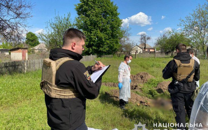 Поліцейські виявили на Донеччині нові поховання вбитих росіянами цивільних та військових