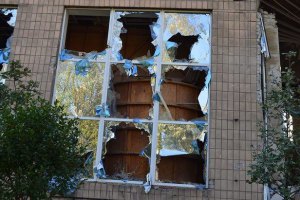 Донецк и Луганск продолжают разрушать артобстрелами