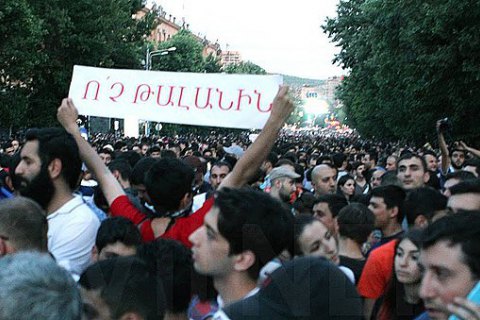 Протест в Армении раскололся