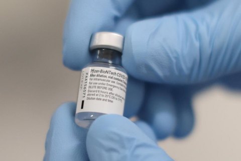 Франция одобрила использование вакцины Pfizer